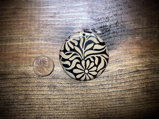 Lillypilly Black Slip Shell Laser Engraved Pendant - Beige