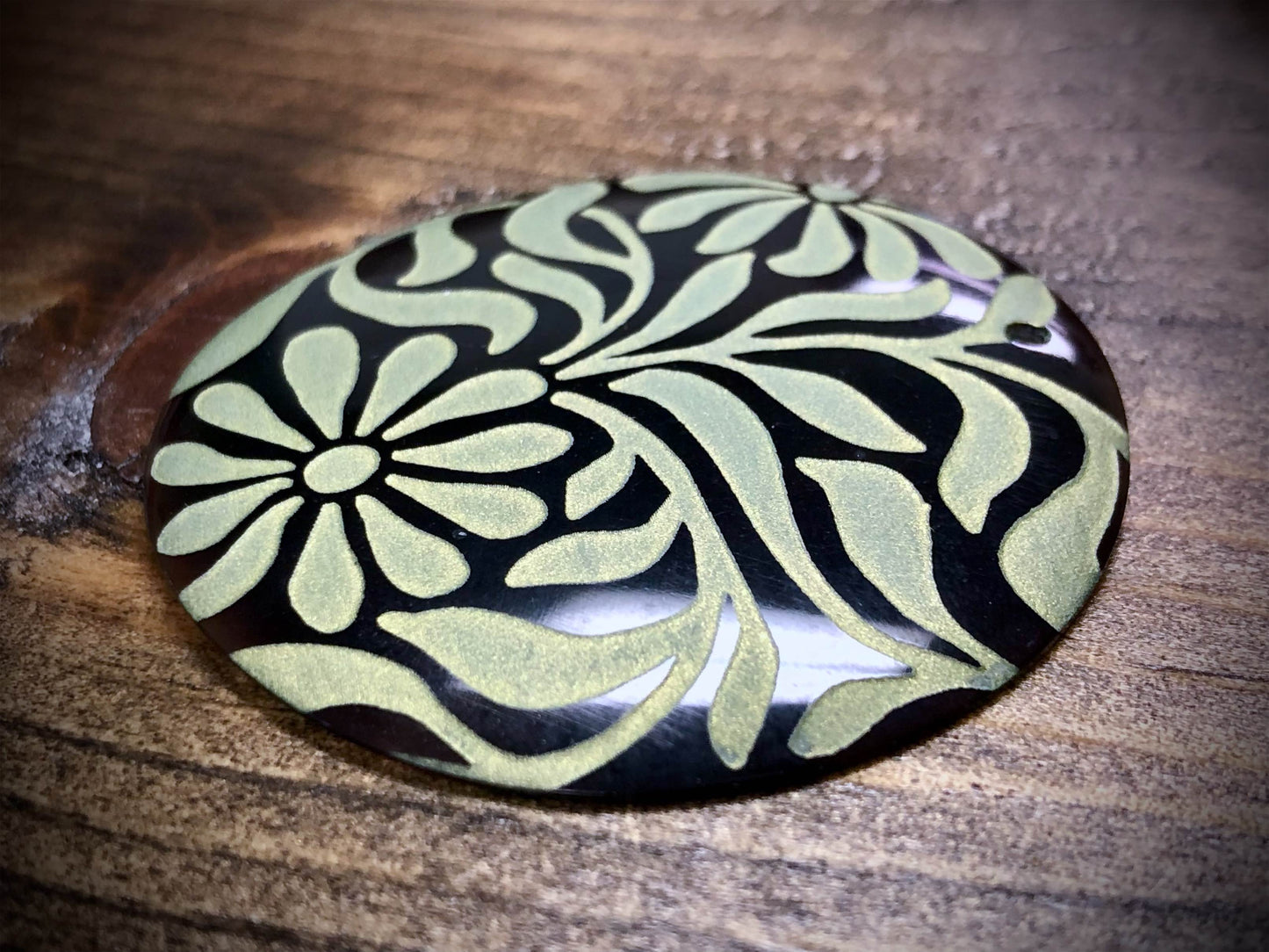 Lillypilly Black Slip Shell Laser Engraved Pendant - Green