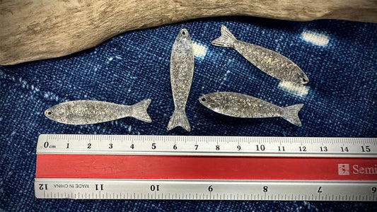 Vintage German Resin Bead Strand - Fish - Clear Glitter - 50mm x 12mm