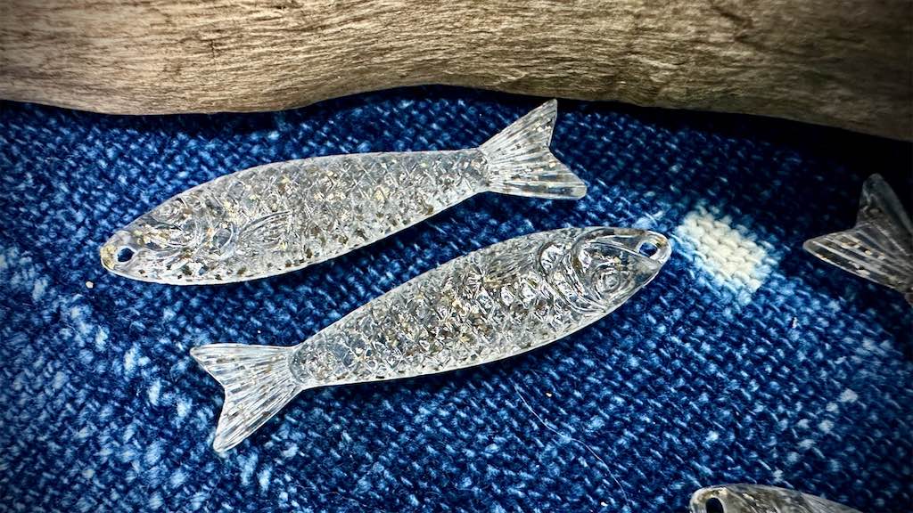 Vintage German Resin Bead Strand - Fish - Clear Glitter - 50mm x 12mm