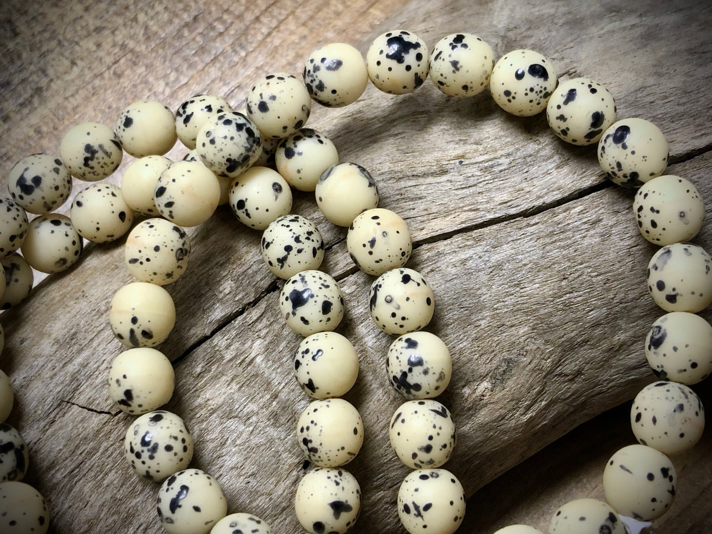 Druk Czech Glass - Beige Speckled Rounds - 8mm