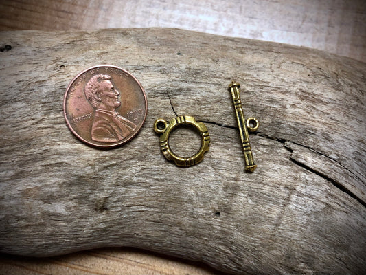 Striped Circle Toggle Set - Gold Tone