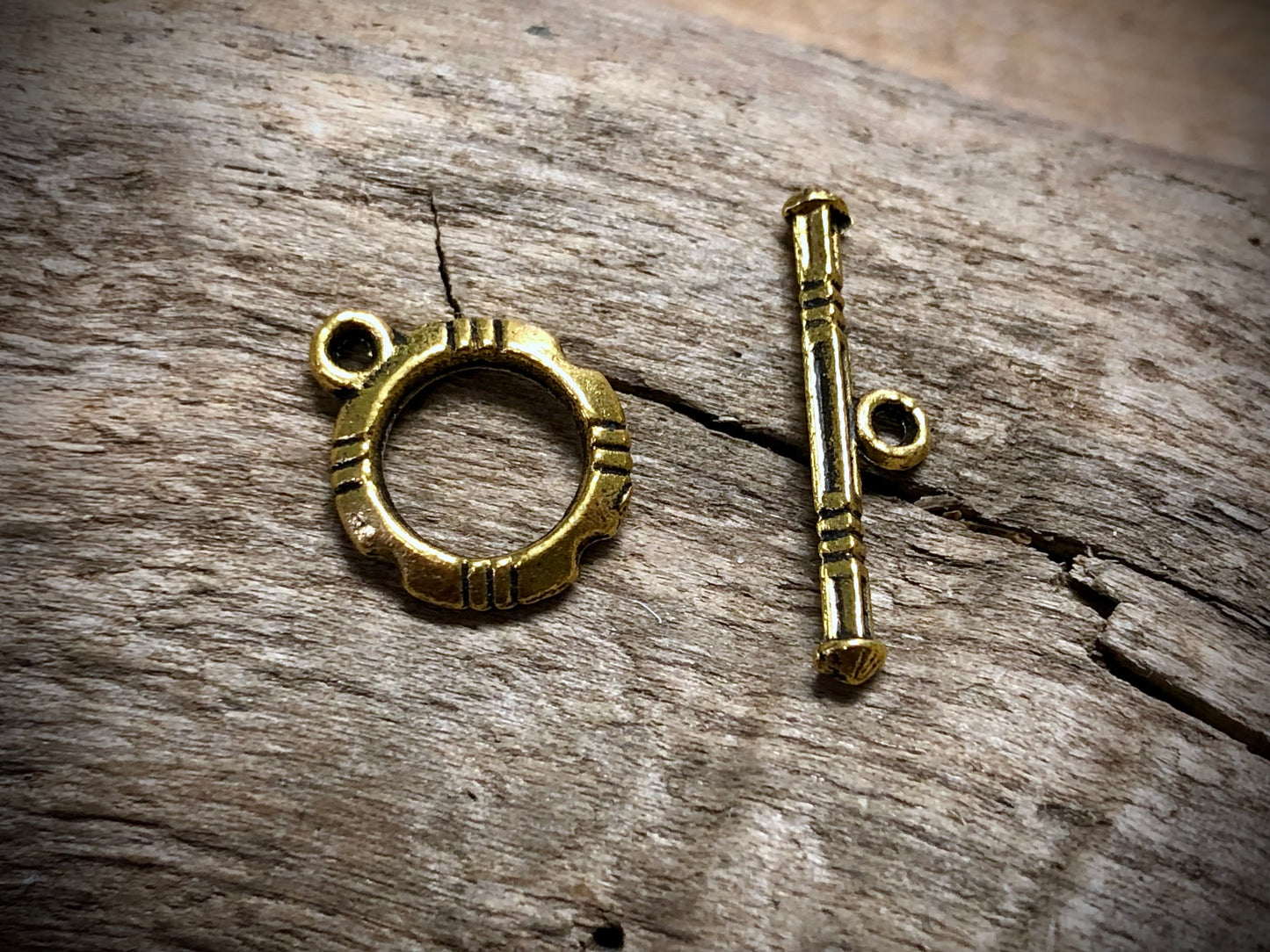 Striped Circle Toggle Set - Gold Tone