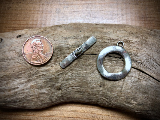 Hammered Circle Toggle Set - Silver Tone