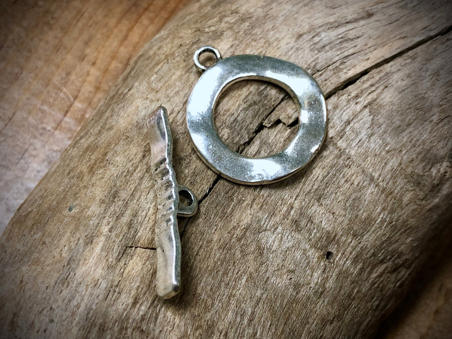 Hammered Circle Toggle Set - Silver Tone