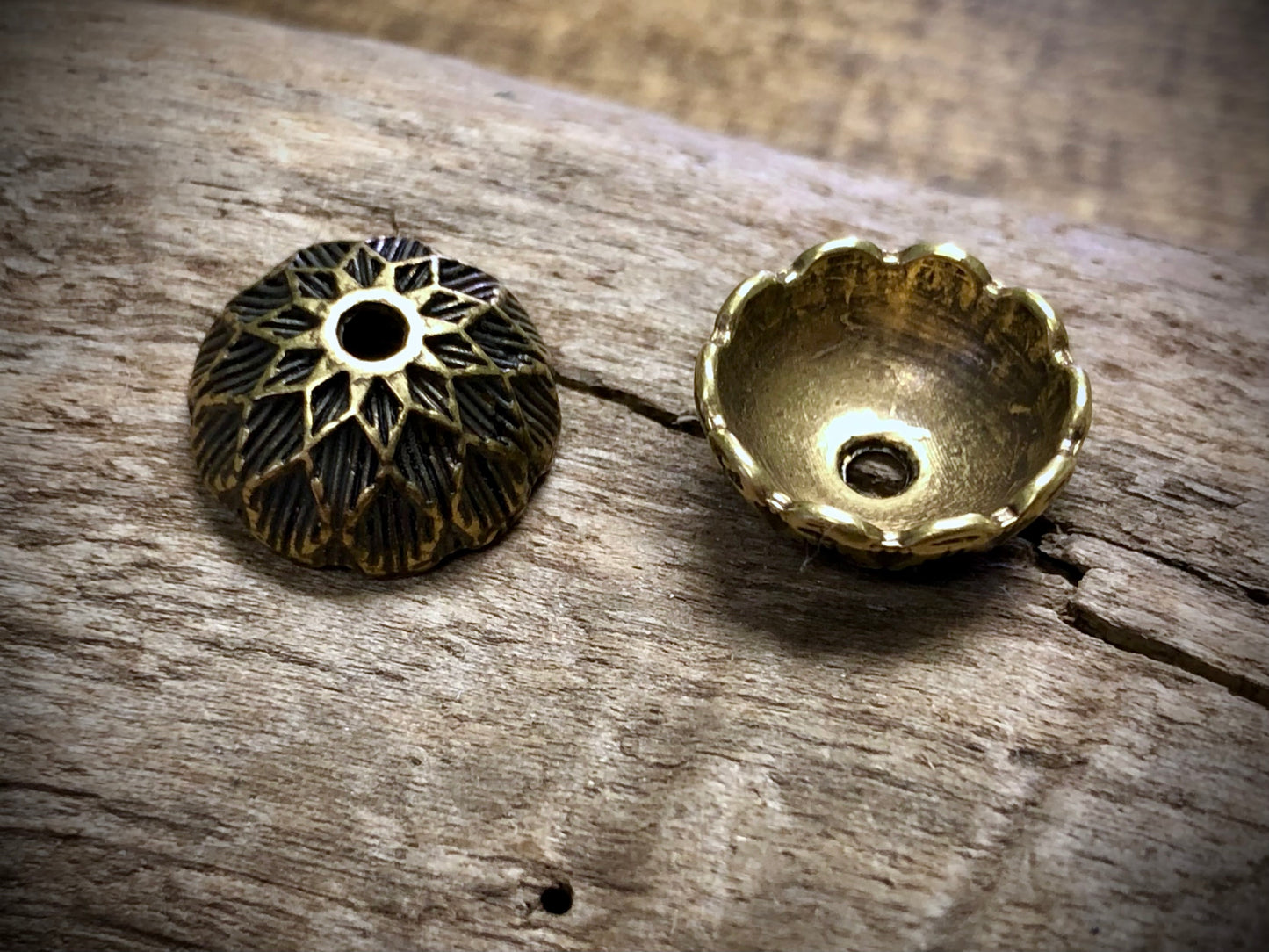 Chrysanthemum Bead Cap - Brass Tone