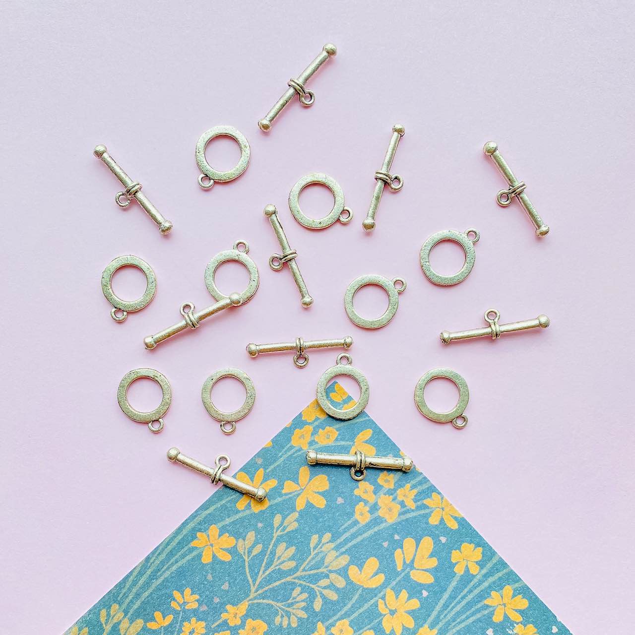 Allegory Gallery Pewter—Toggle Clasp—Round