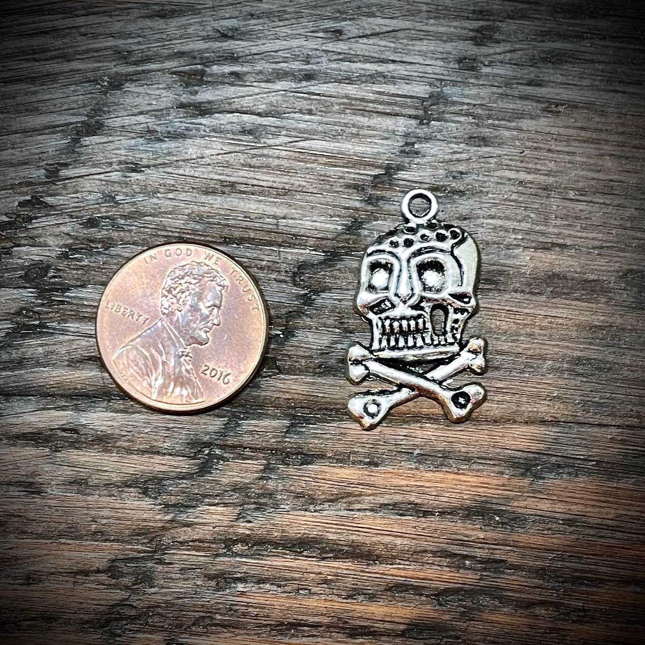 Antique Silver Plated Pewter Skull & Crossbones Charm/Pendant