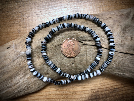 Hand Spun Glass Strand - Black and White Rounds - 15"