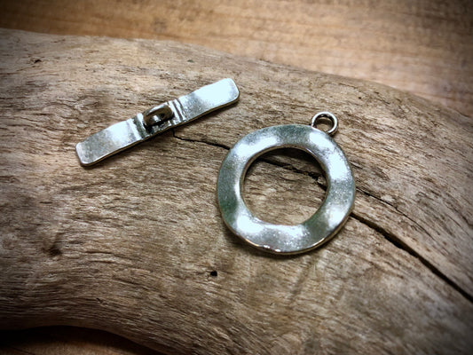 Hammered Circle Toggle Set - Silver Tone